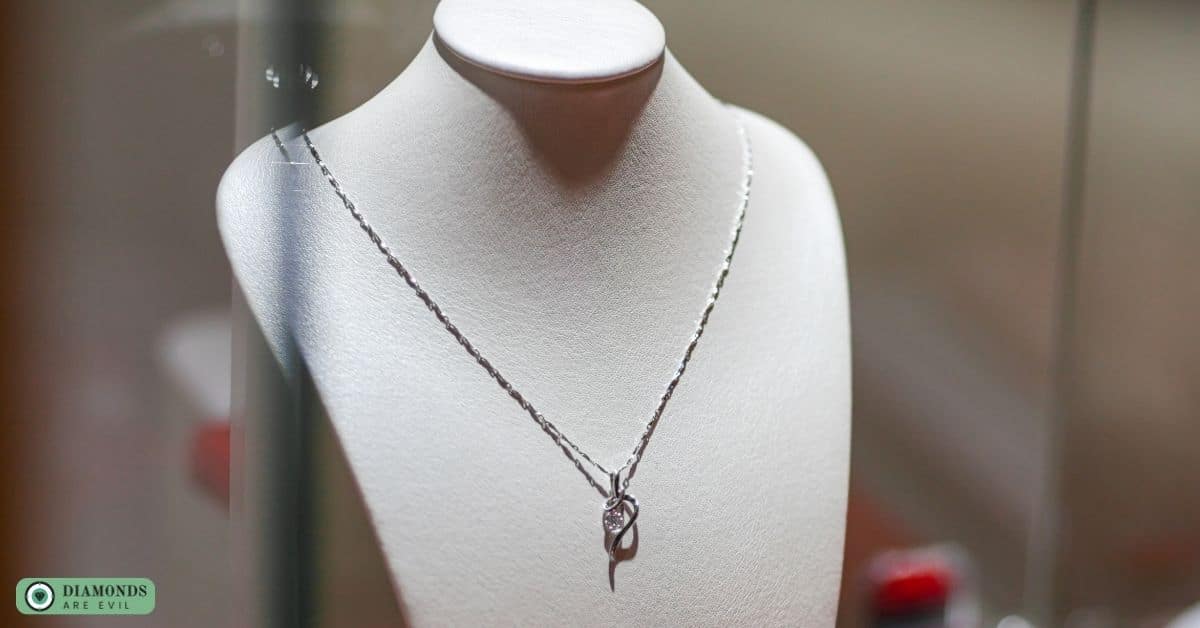 Factors to Consider Before Investing in a Diamond Necklace