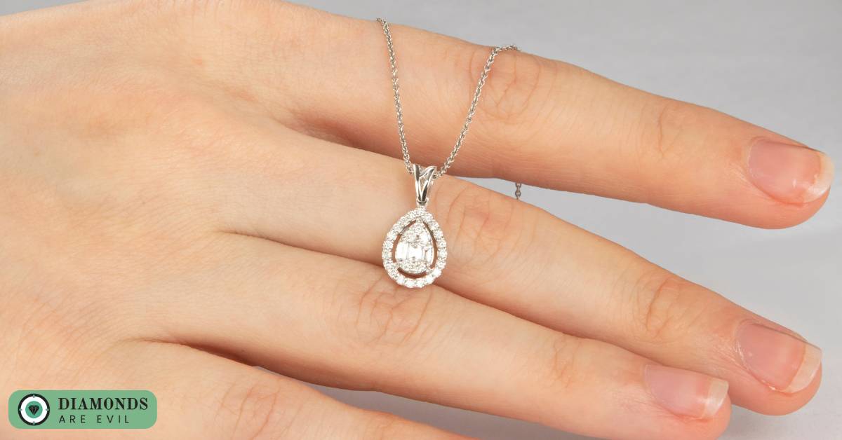 Popular Settings for Pear Shape Diamonds