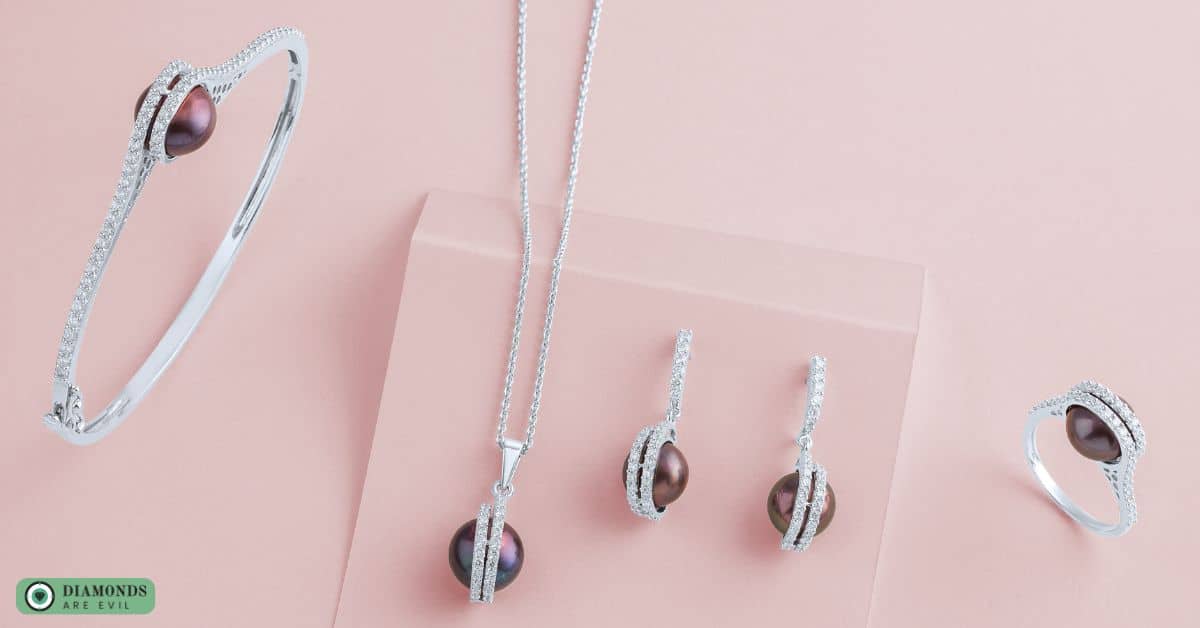 Pricing Factors for Natural and Synthetic Diamonds