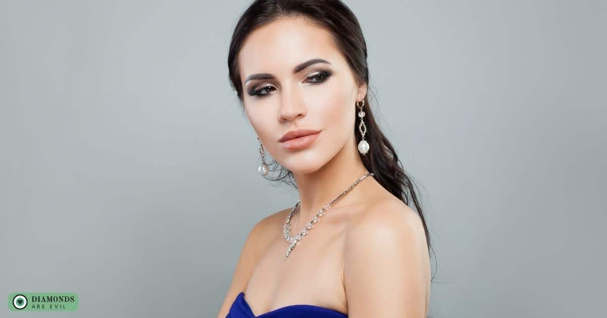 Showcasing Your Diamond Necklace for Special Occasions